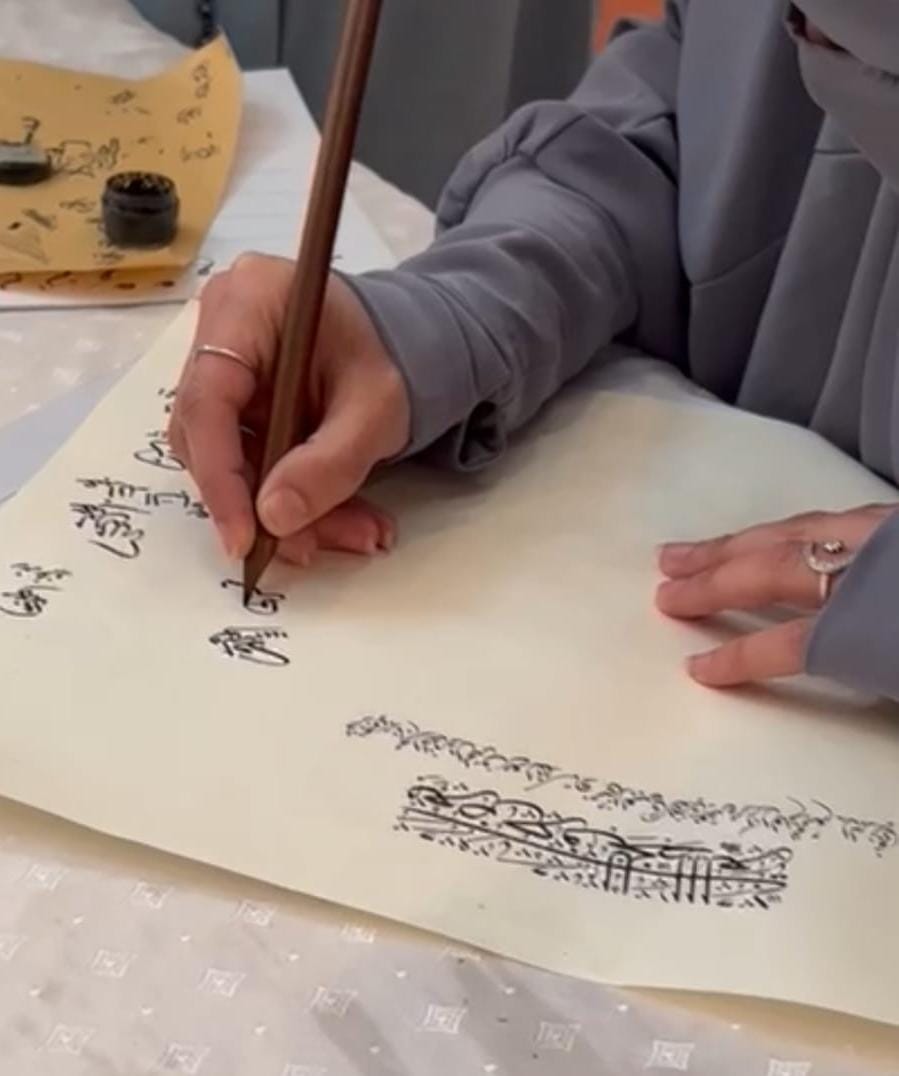 الأستاذة الخطاطة بشيرة الخشاب